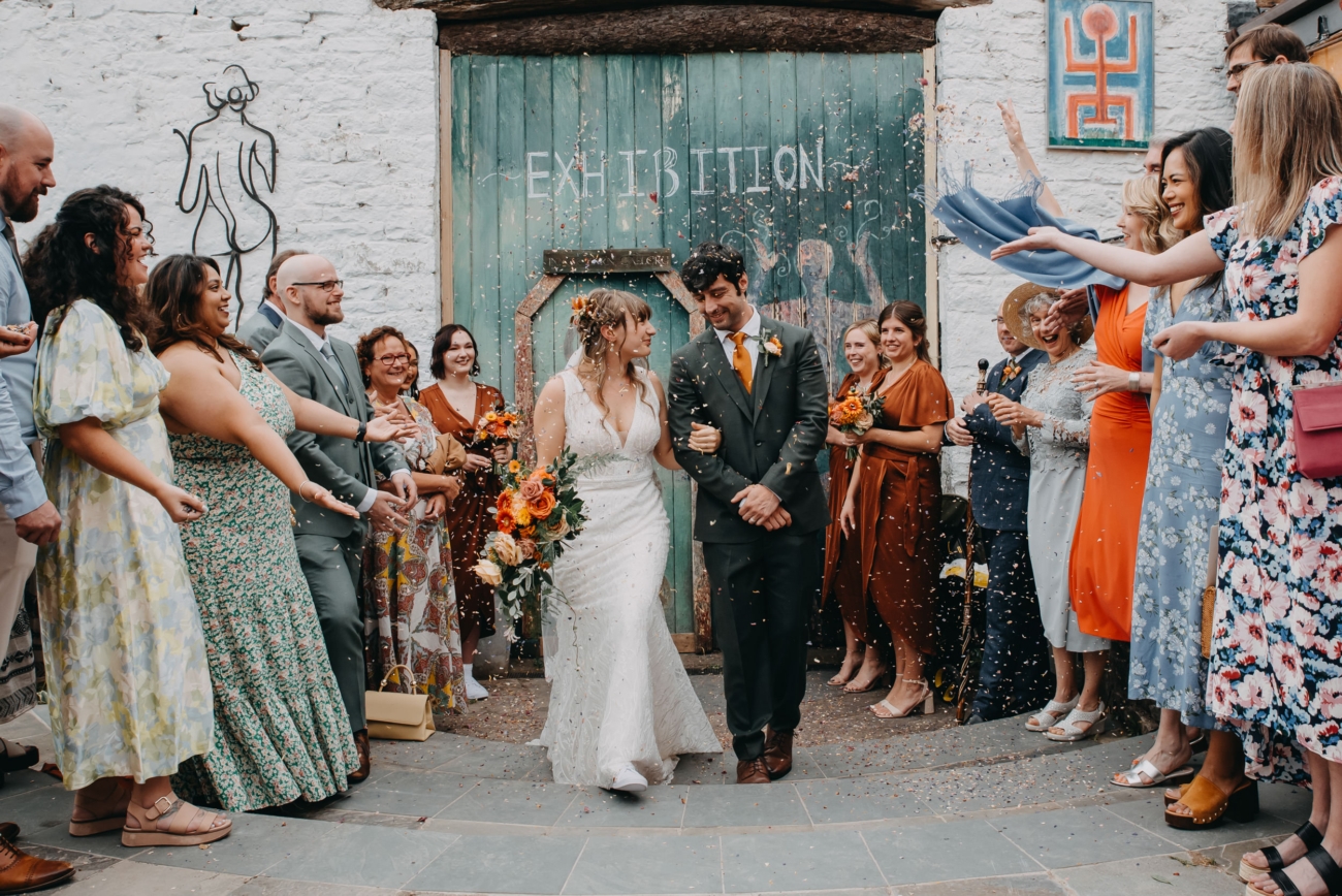 Confetti time - Coed Weddings