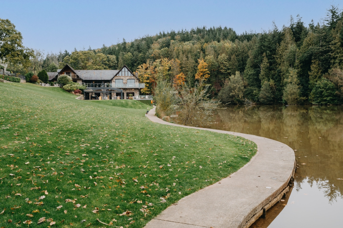 Canada Lodge & Lake wedding venue, a perfect setting for romantic weddings by the lake, offering a serene, picturesque landscape for couples seeking a tranquil and nature-inspired celebration.