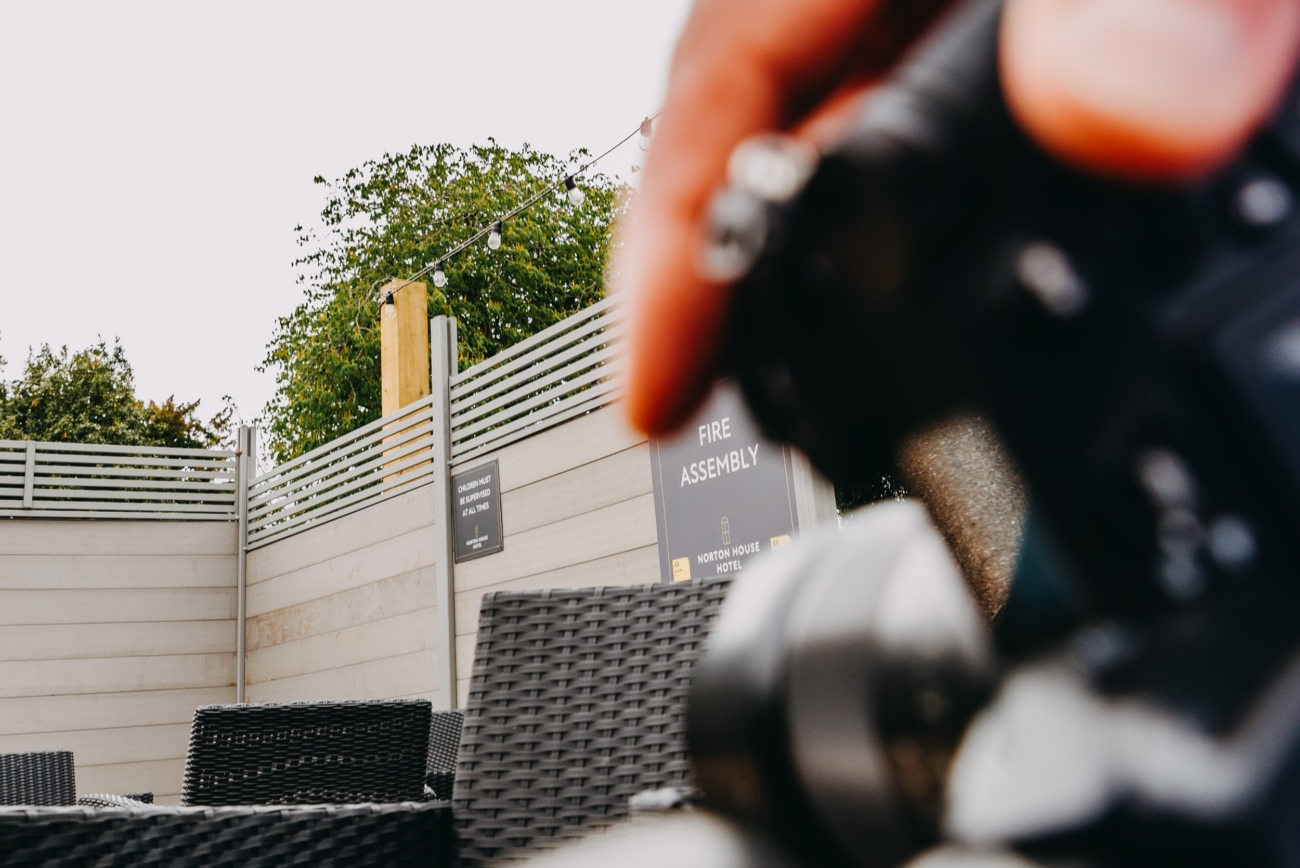 Blurred attempt at DIY wedding photography with no clear focus