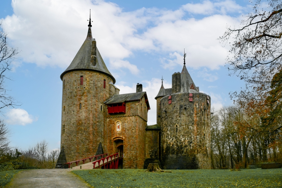 Castell Coch wedding location – fairytale gothic castle in Wales