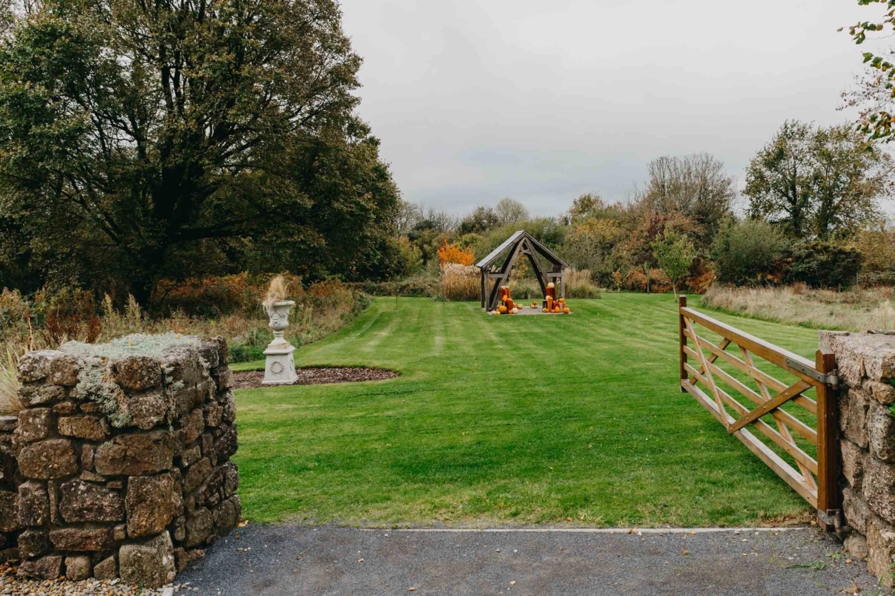 Gardens at King Arthur Hotel leading to the wedding ceremony area